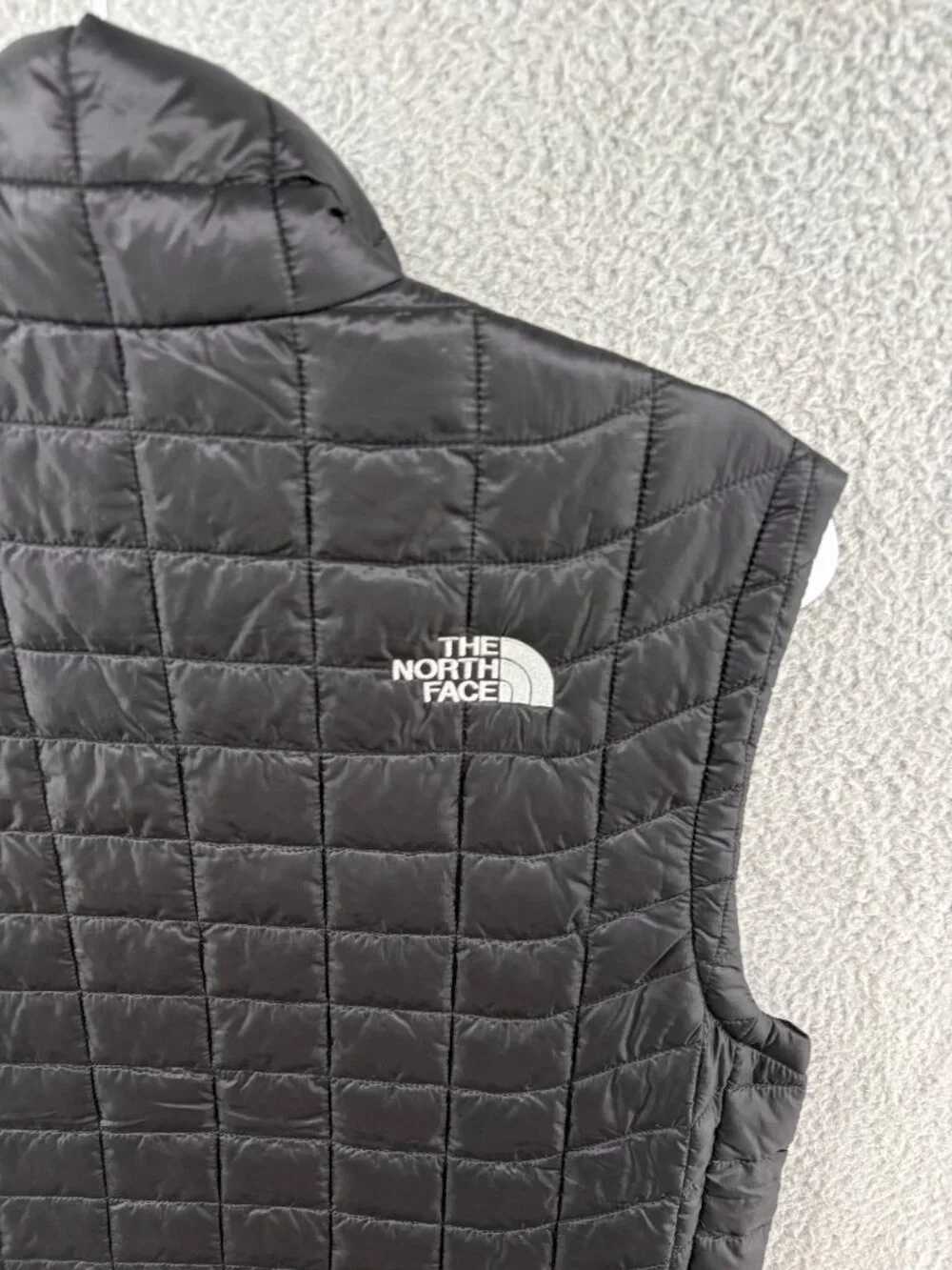 The North Face ThermoBall Trekker Vest Men’s Small Black Insulated Puffer